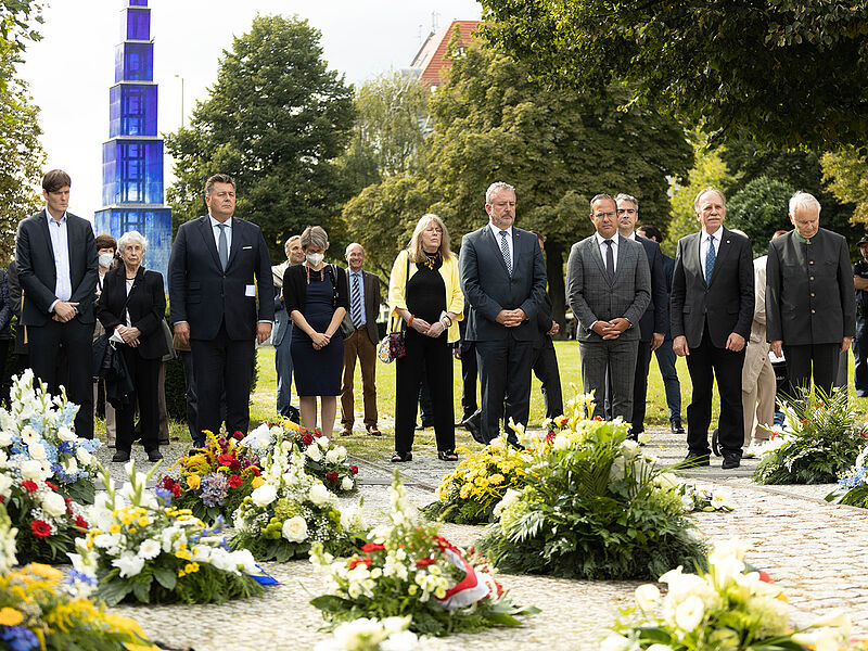 Kranzniederlegung und Totengedenken an der Ewigen ...