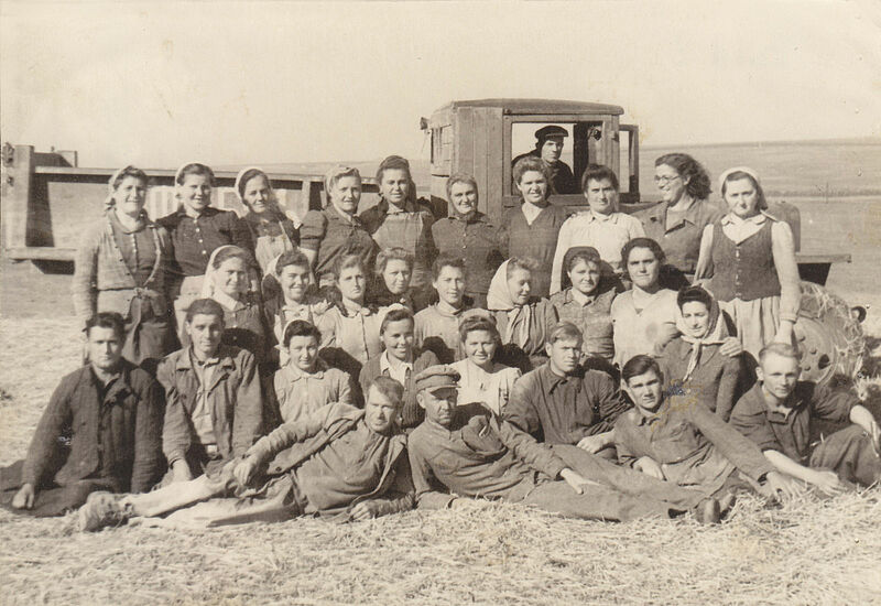 Agnethler Zwangsarbeiter am Kolchos in Stalino, ...