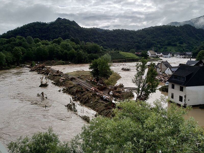Hochwasser in Altenahr-Altenburg am 15. Juli ...