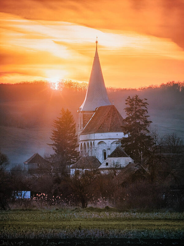 Sonnenuntergang ber der Jakobuskirche in ...