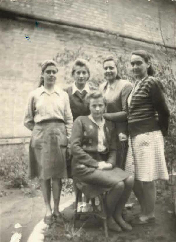 Im Lager von Dnepropetrowsk, 1946. Marianne ...