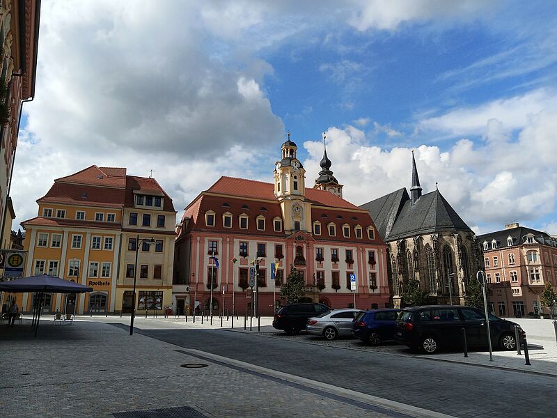 Markt und Rathaus zu Weienfels. Foto: Christof ...