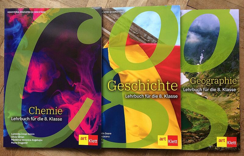 Ins Deutsche übersetzte Schulbücher der 8. Klasse ...