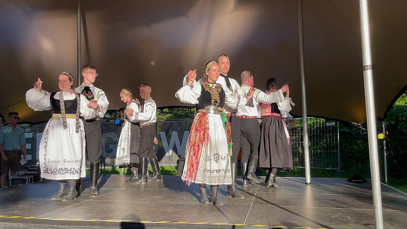 Darbietung der Siebenbürgischen Tanzgruppe ...