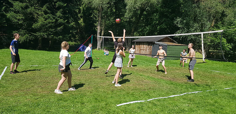 Viel Spa beim Volleyballspiel hatten die ...