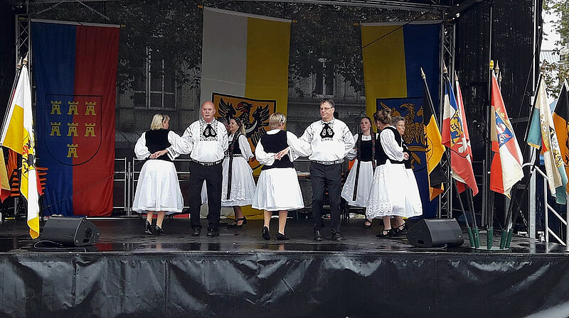 Siebenbrgische Tanzgruppe aus Wuppertal beim ...