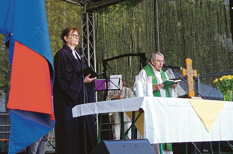Pfarrerin Franchy-Kruppa und Pfarrer Hoffmann ...