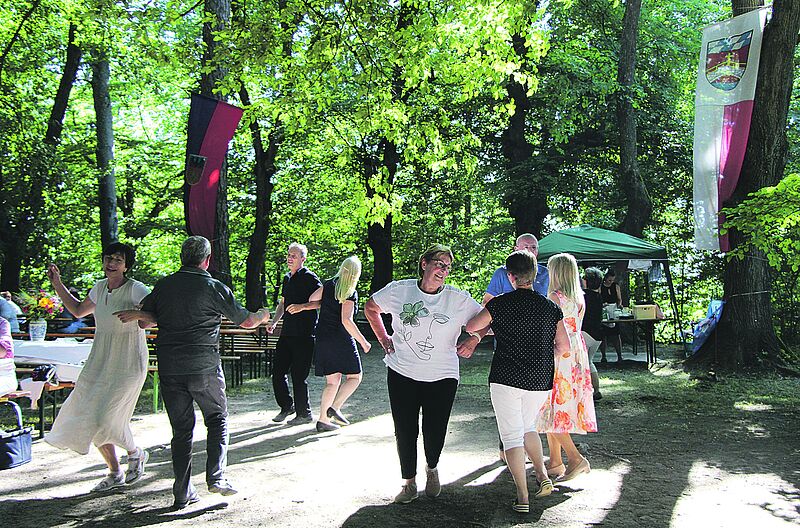 In Frstenfeldbruck: Waldfestbesucher in ...