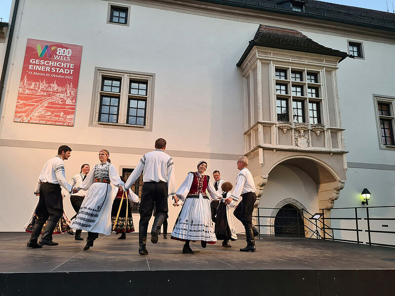 Schwungvoller Auftritt der Welser Volkstanzgruppe ...