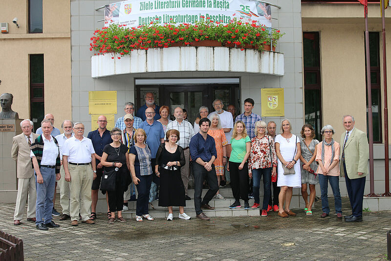 Gruppenbild mit Teilnehmern der 32. Deutschen ...