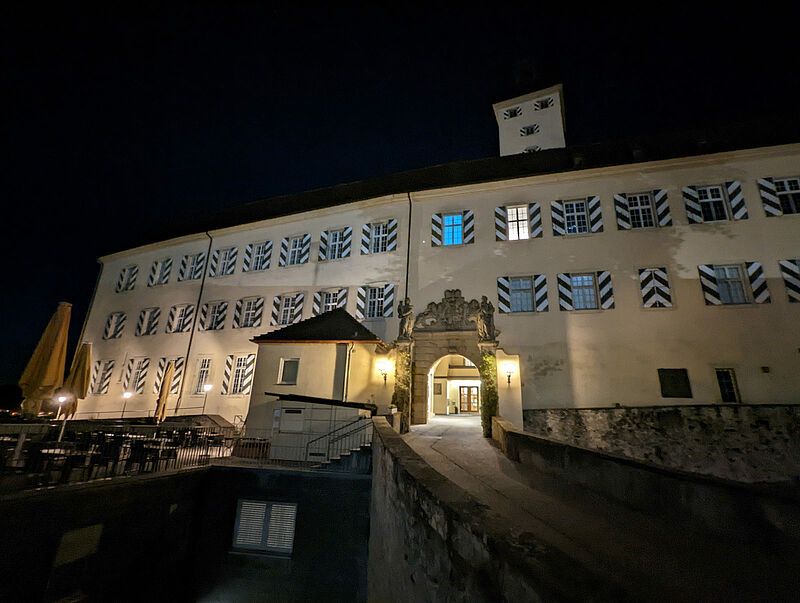 Schloss Horneck leuchtet bei Nacht. Foto: Gnther ...
