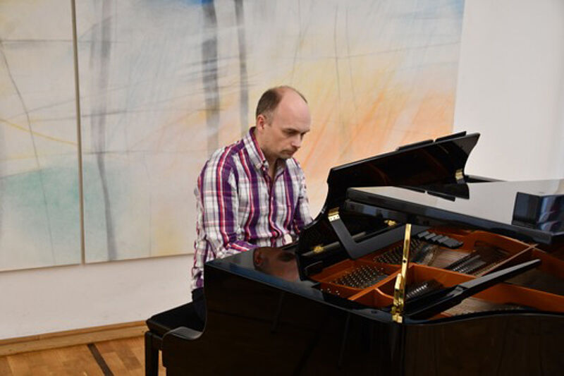 Johann Markel am Klavier. Foto: Traian Pop ...