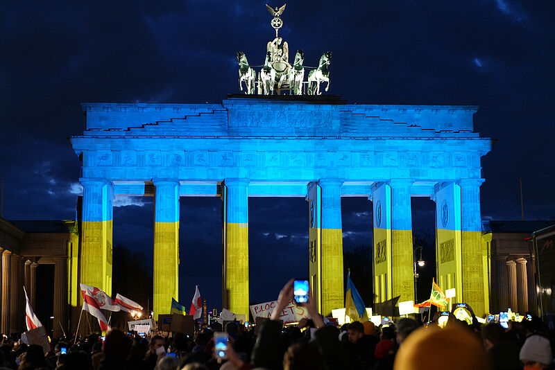Das Brandenburger Tor am 24. Februar 2022, ...
