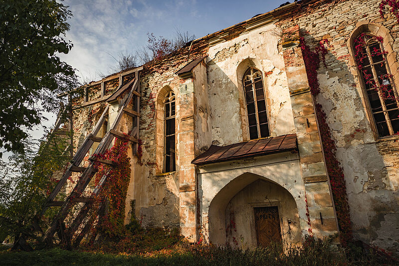 Evangelische Kirche in Wermesch: marode ...