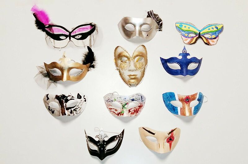 Wunderschöne venezianische Masken von den Kindern ...
