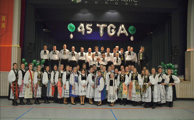 Trachtenträger beim 45-jährigen Jubiläum der ...