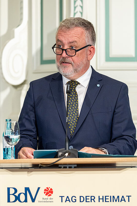 BdV-Präsident Dr. Bernd Fabritius bei seiner Rede ...