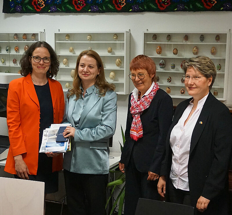 Hoher Besuch im Bukowina-Institut, von links: ...