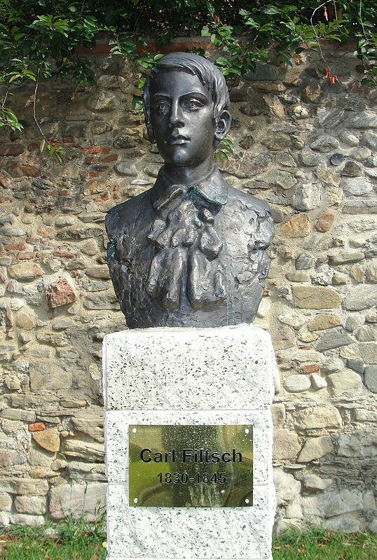 In Mühlbach erinnert diese Büste an Carl Filtsch. ...