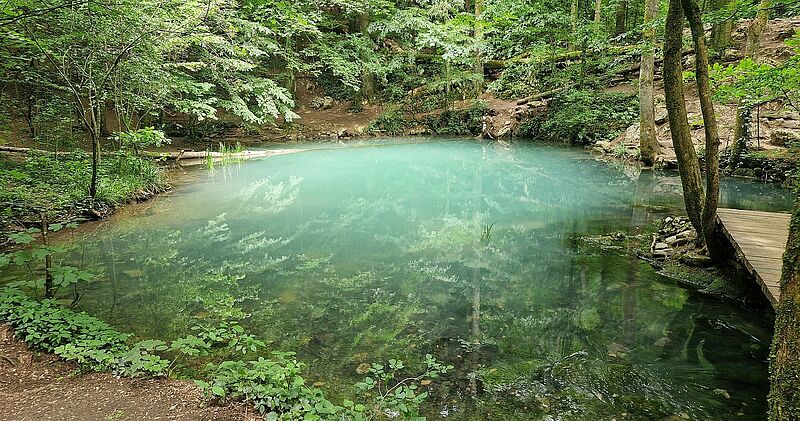 Karstquelle Auge des Bei, im Nationalpark „Cheile ...