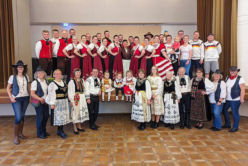 Gruppenbild beim Begegnungsfest in Drabenderhöhe: ...
