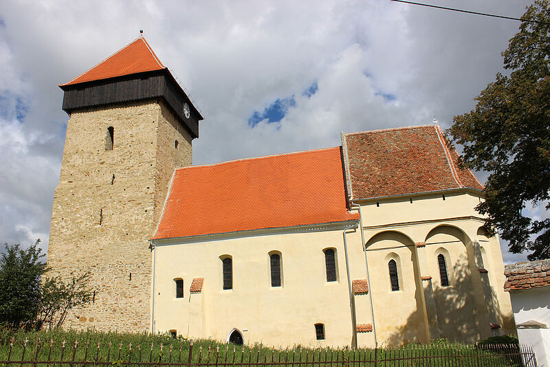 Die renovierte Kirchenburg in Roseln erstrahlt in ...
