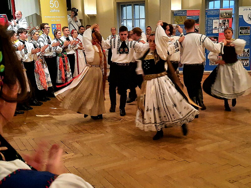 Die von Astrid Kelp geleitete Jugendtanzgruppe ...