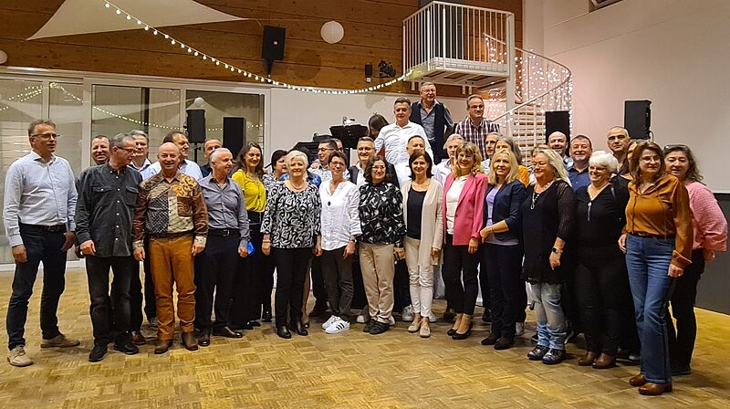 Gruppenbild des Neppendorfer Jahrgangs 1968/1969 ...