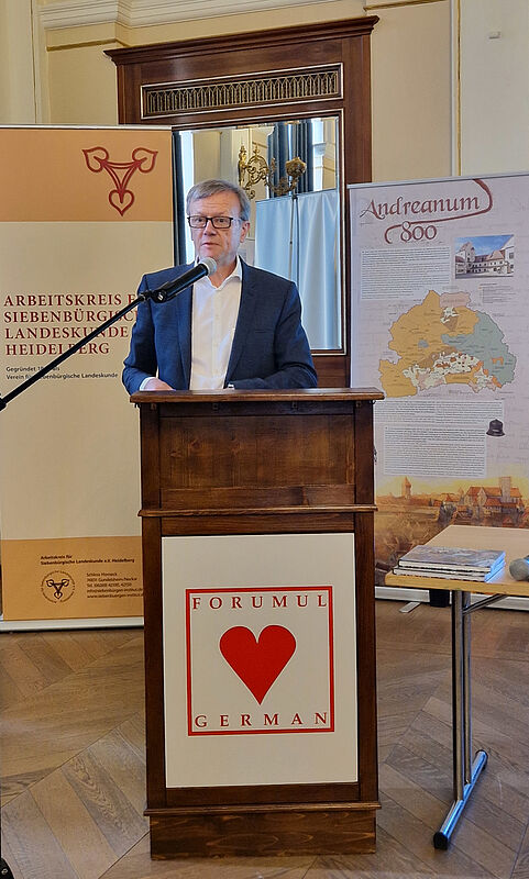 Dr. Harald Roth whrend seines Vortrags, im ...