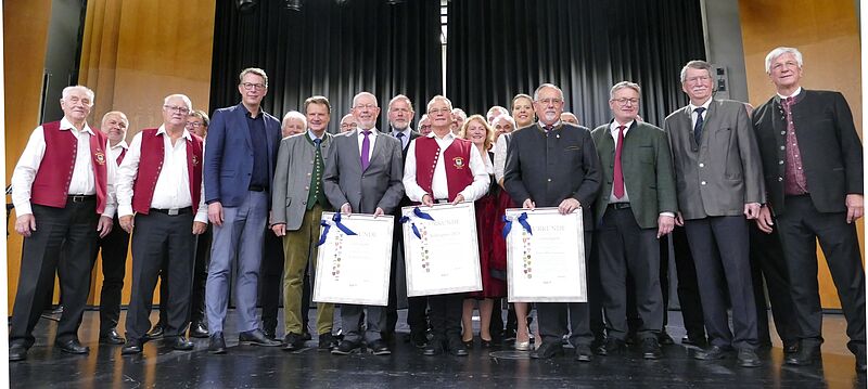 Freuen sich ber den BdV-Kulturpreis 2024 und die ...