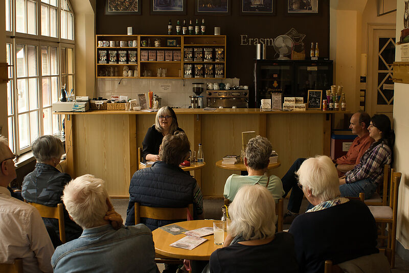 Edith Ottschofski las im Erasmus-Bchercaf in ...