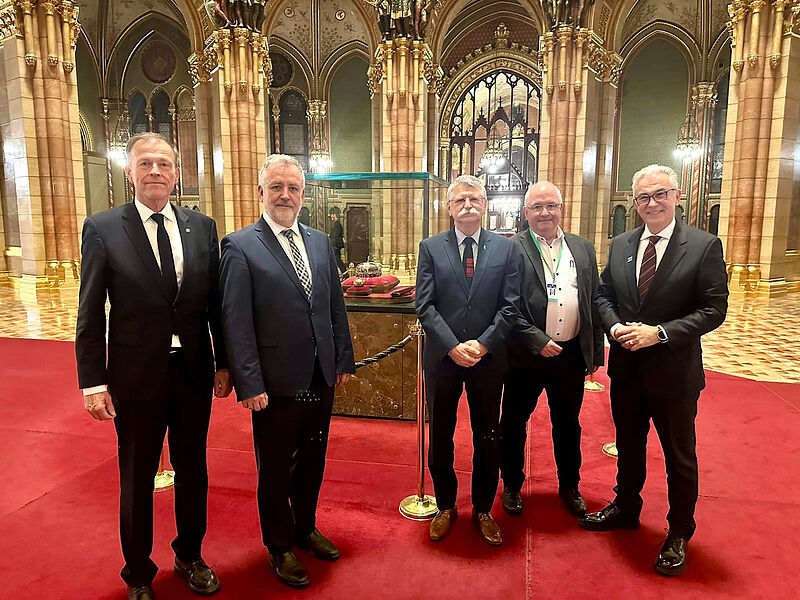 Von links sind zu sehen: Dr. Matthias Rler, ...