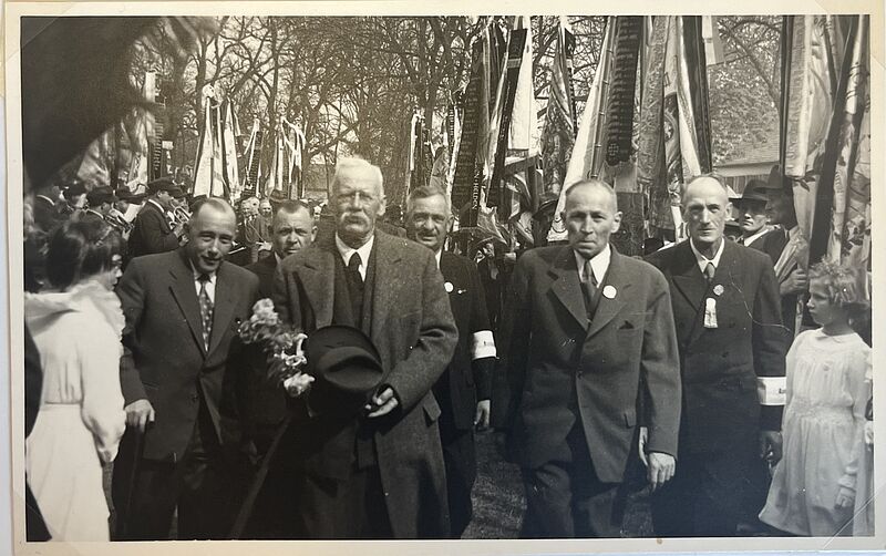 Peter Bullinger (2.v.r.) als Brgermeister bei ...