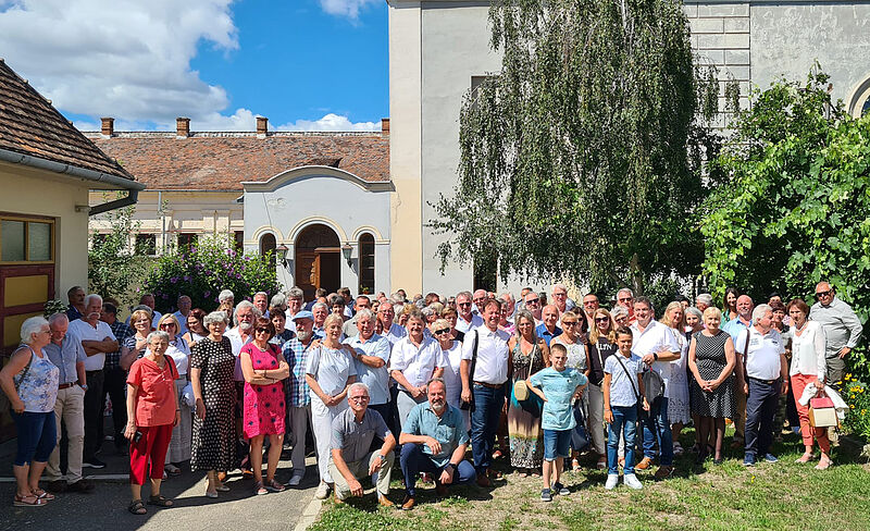 Teilnehmer des ersten Fogarascher Heimattreffens ...