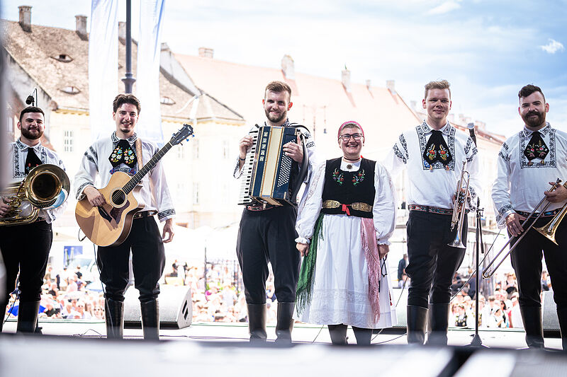 Die Combo Band begleitete die Gemeinschaftstnze ...