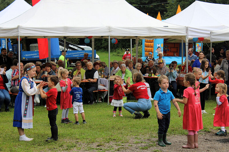 Gummistiefel statt Tracht: Die Kindertanzgruppe ...