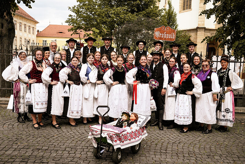 Gropolder Trachtengruppe vor dem Festumzug des ...