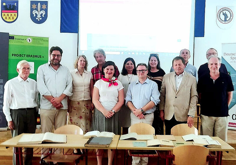 Gastgeber, Gäste, Teilnehmer stellten sich zu ...