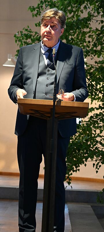 Laudator Prof. Dr. Waldemar Fromm ...