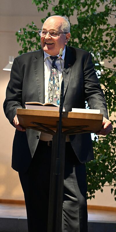 Hon.-Prof. Dr. Konrad Gndisch bei seiner ...