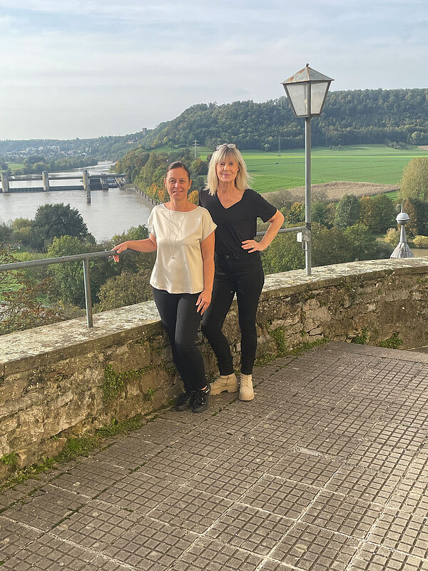 Martina Handel (rechts) und Elke Gaber auf der ...