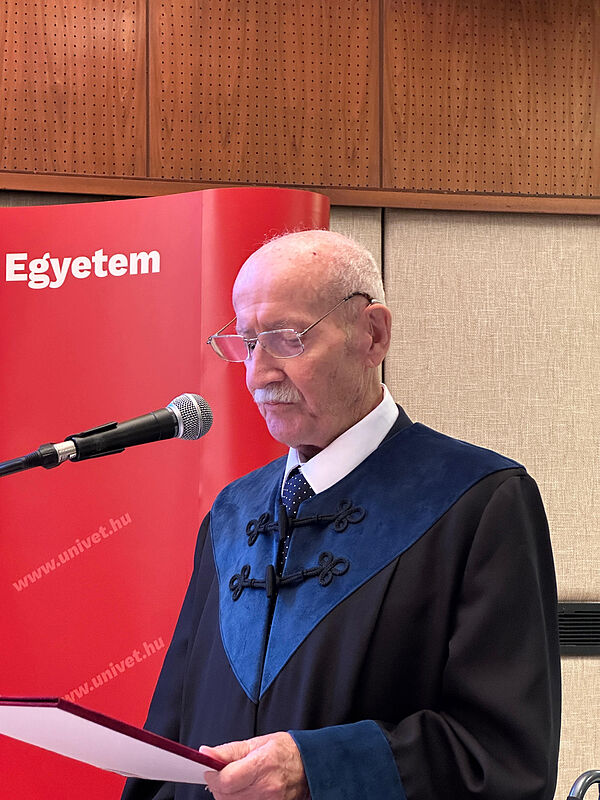 Professor Dr. Horst Erich Knig wurde am 6. ...