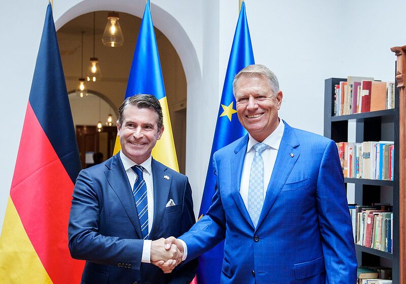 Bayerns Europaminister Eric Beiwenger traf sich ...