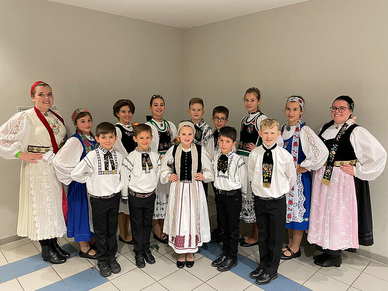 Kindertanzgruppe Augsburg beim Kathreinenball der ...