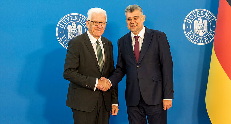 Ministerprsident Winfried Kretschmann (links) ...