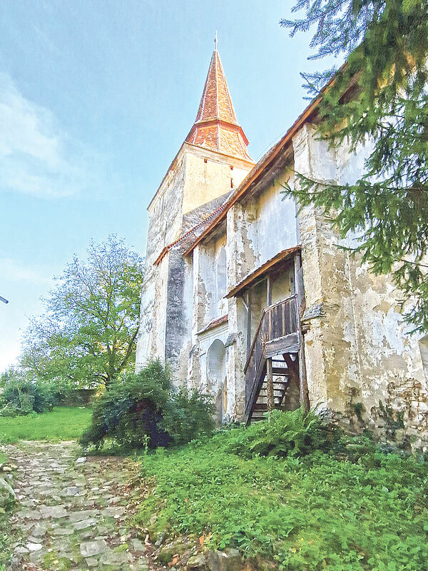 Die Kirchenburg in Hundertbcheln, um deren ...