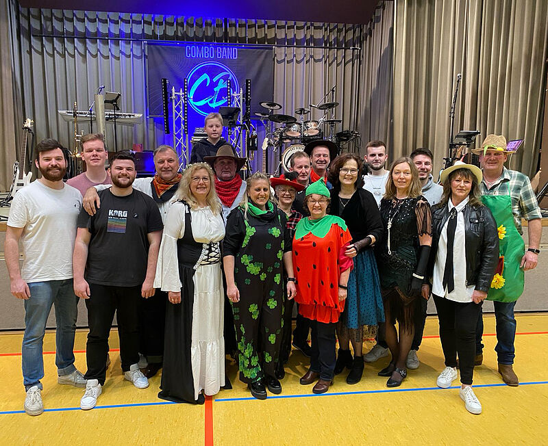 Fasching in Nrtingen: „Combo“-Band mit ...