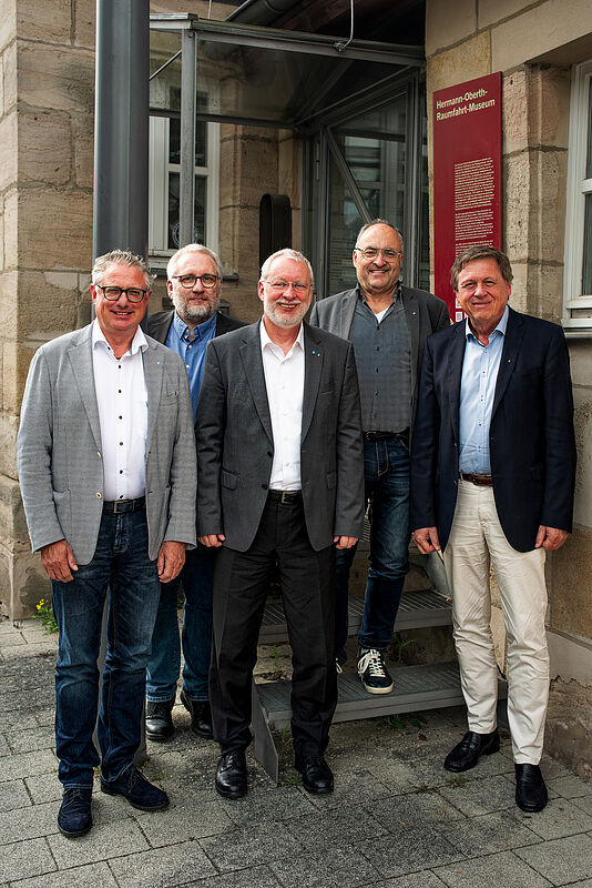 Der neu formierte Vorstand des Hermann-Oberth ...