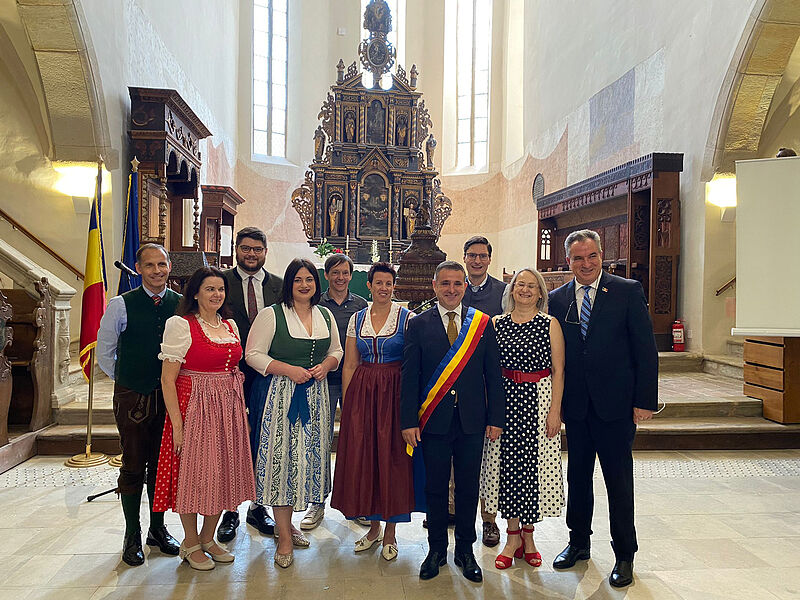 Die Delegation der Stadt Wels nahm am Festakt in ...