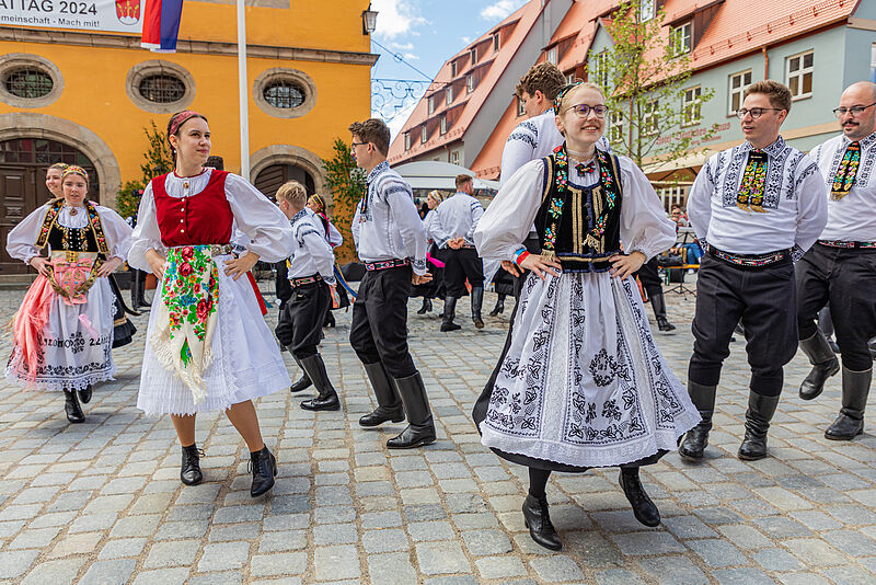 „Aus Tradition und Liebe zum Tanz“ – unter diesem ...